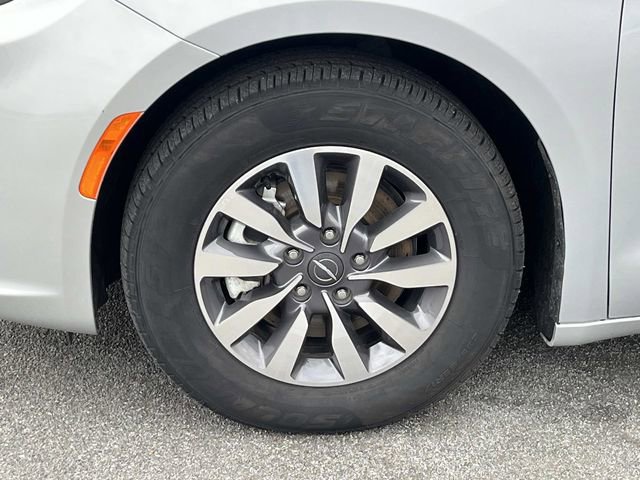 Used 2023 Chrysler Pacifica Limited FWD image 15