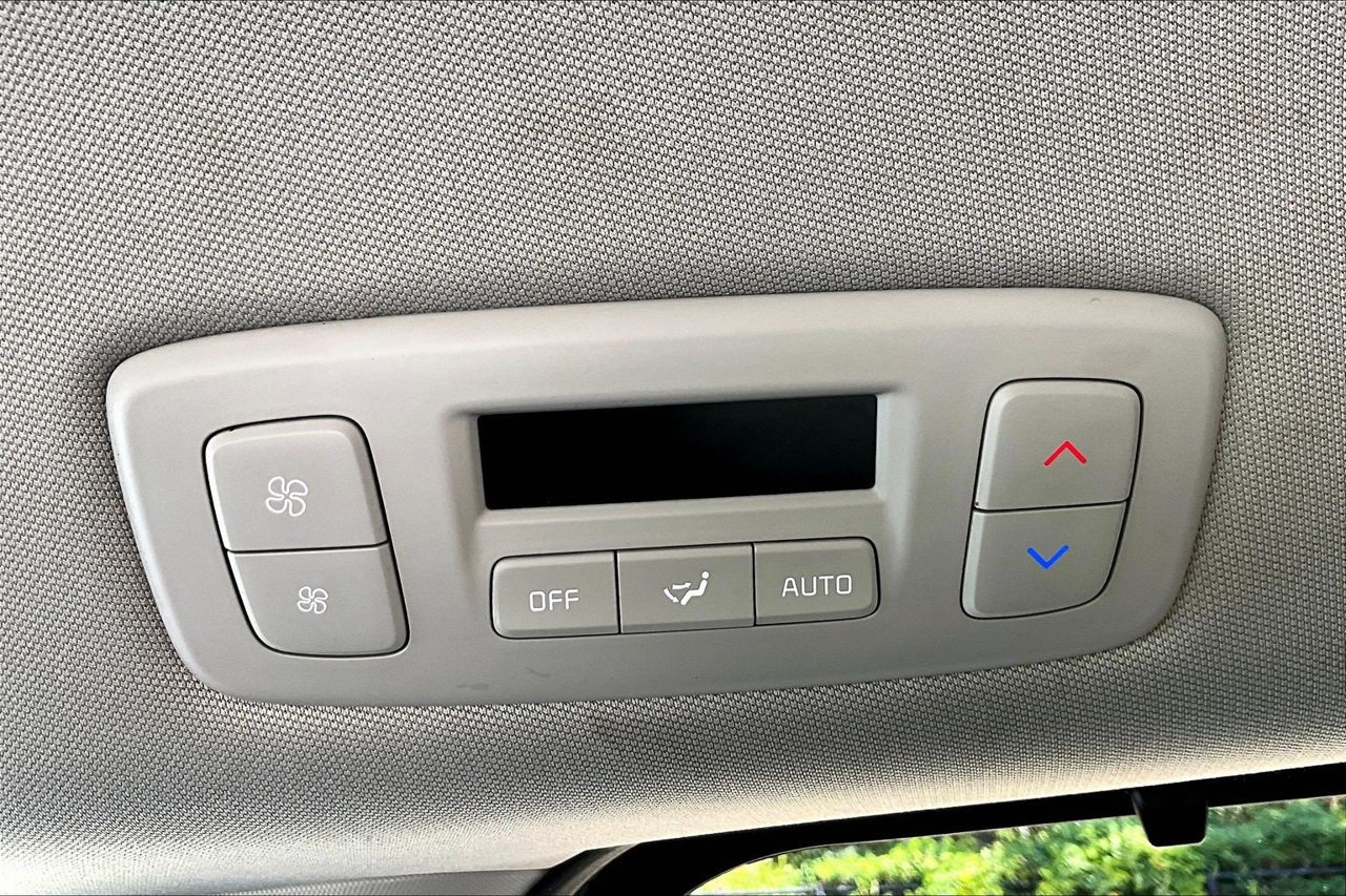 Used 2024 Kia Carnival EX FWD image 15