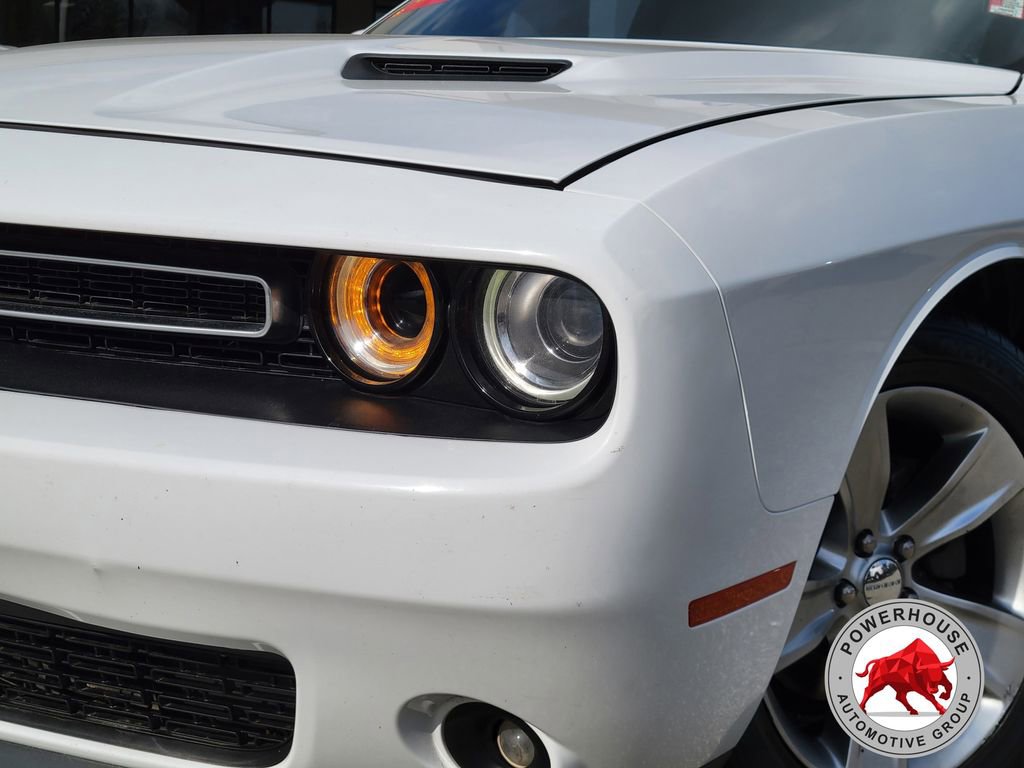 Used 2016 Dodge Challenger SXT image 10