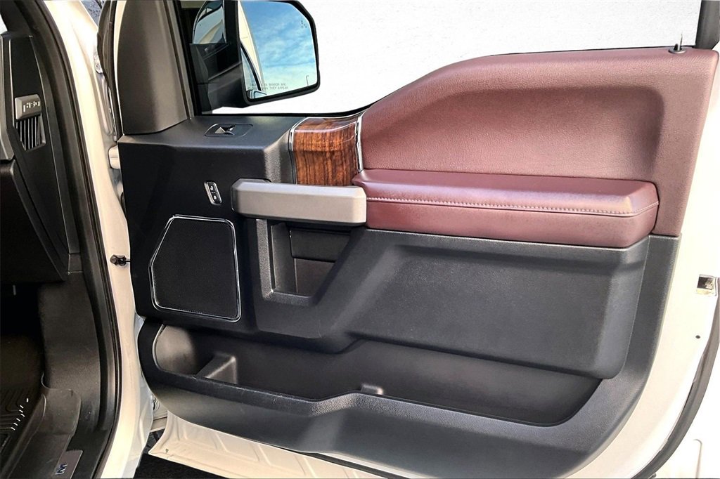 Used 2017 Ford F150 Platinum w/ Equipment Group 701A Luxury image 29