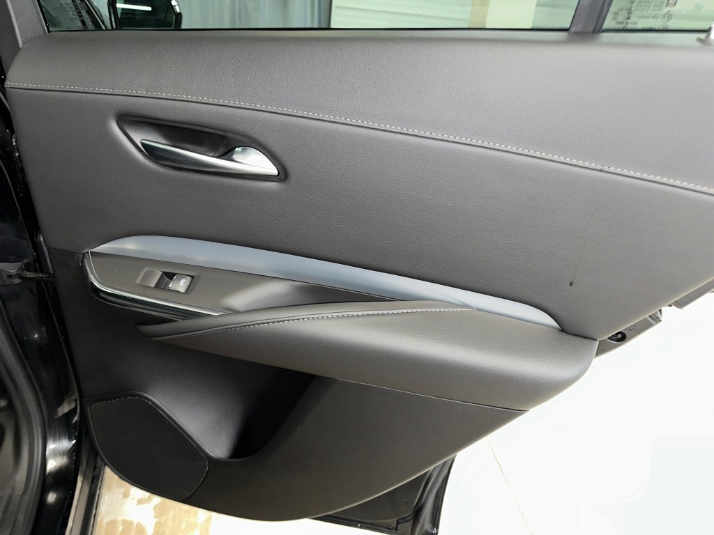 Certified 2022 Cadillac XT4 Premium Luxury w/ Enhanced Visibility Package image 33