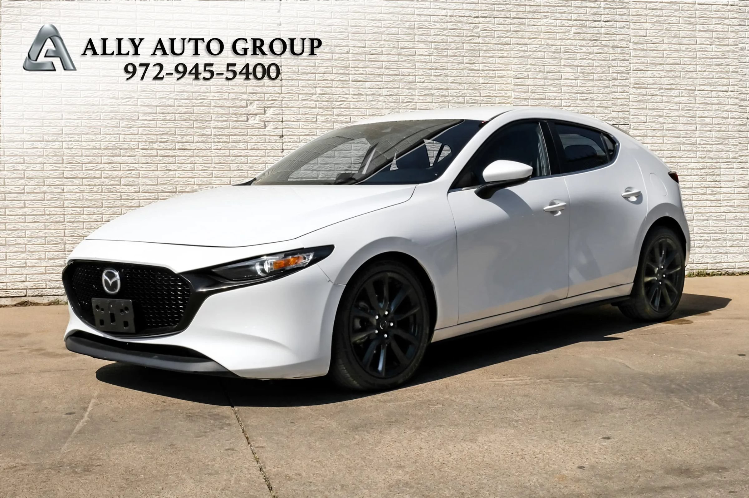 Used 2019 MAZDA MAZDA3 Hatchback w/ Preferred Package FWD image 1