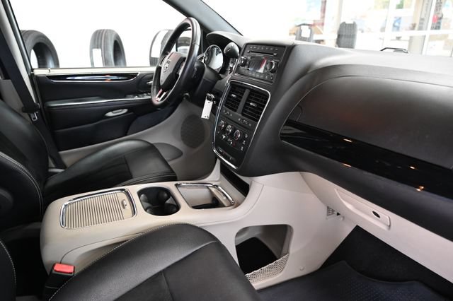 Used 2017 Dodge Grand Caravan SXT FWD image 15