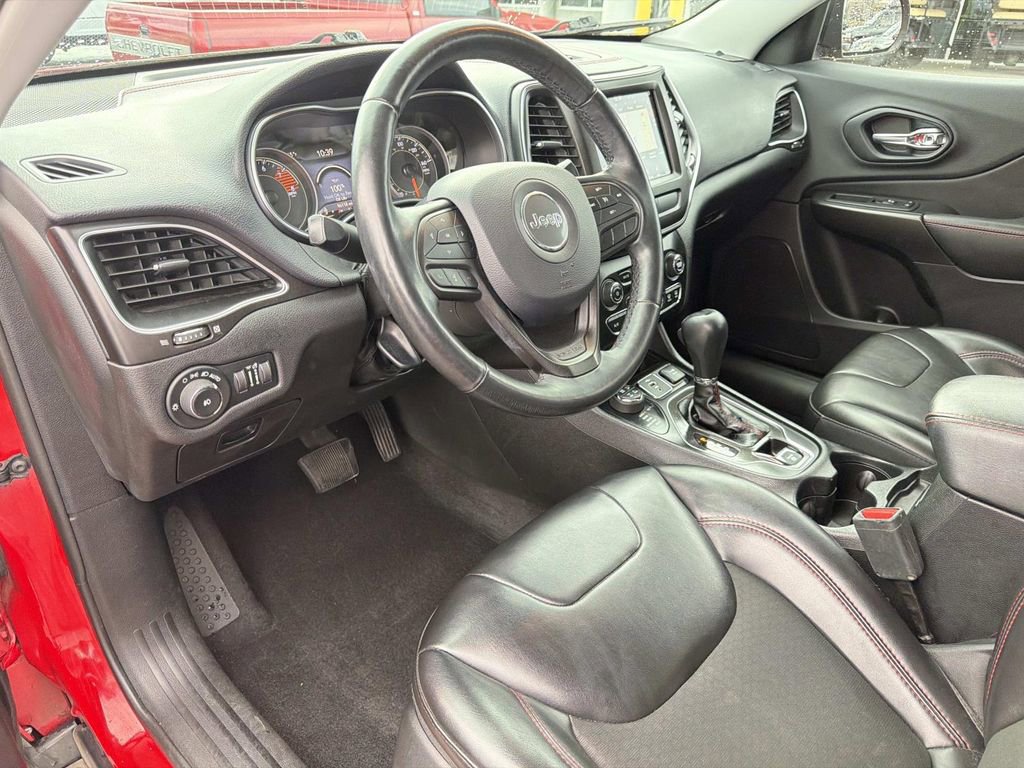 Used 2019 Jeep Cherokee Trailhawk w/ Cold Weather Group image 23