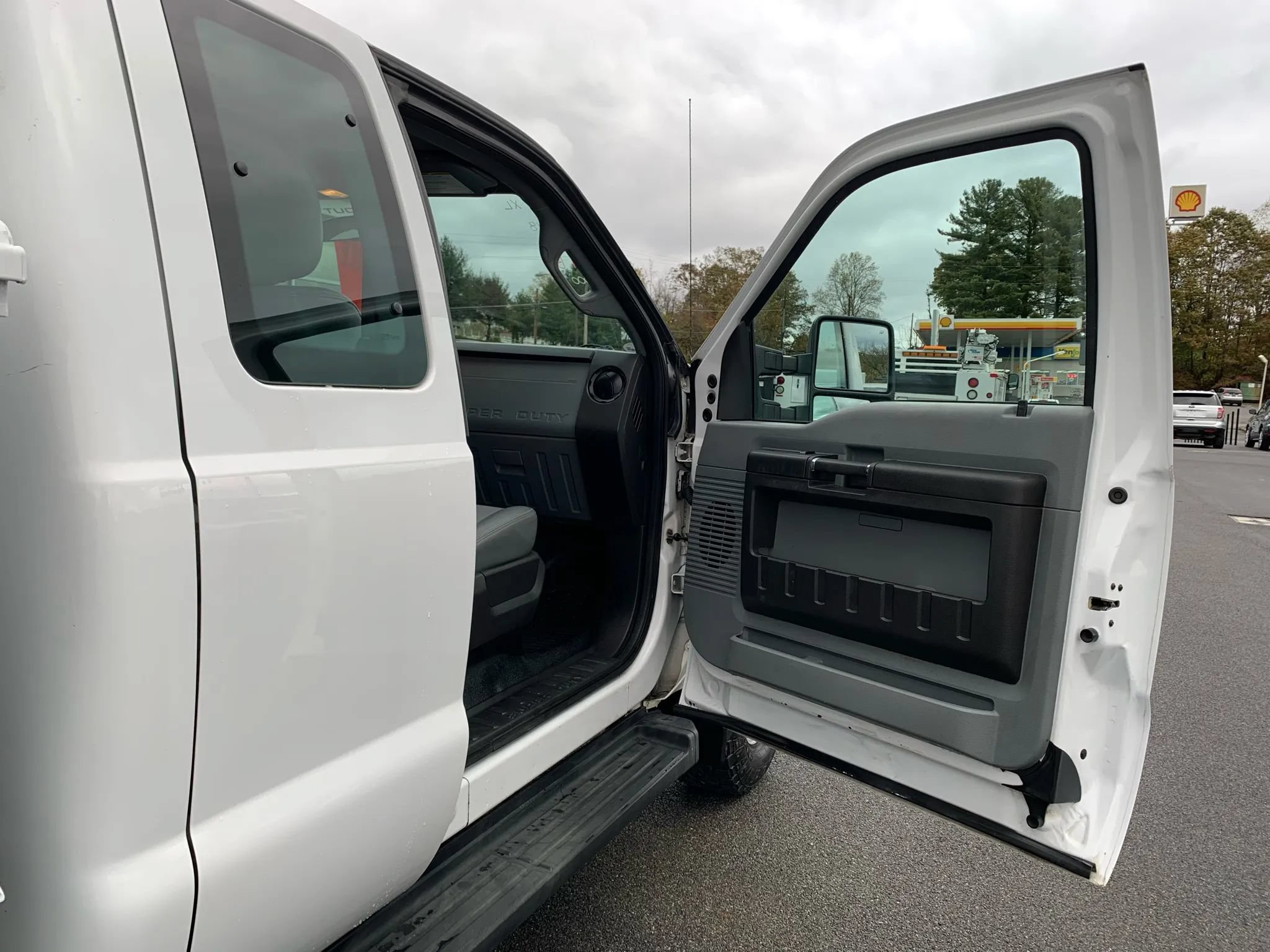 Used 2015 Ford F250 XL w/ Power Equipment Group AWD/4WD image 22