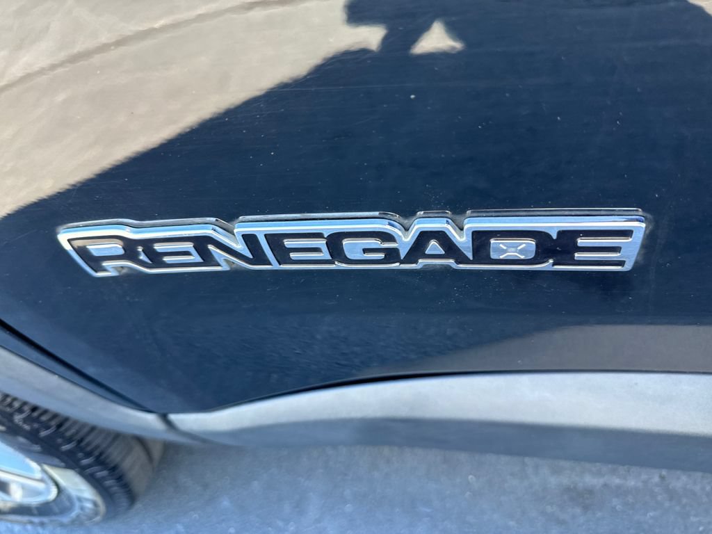 Used 2017 Jeep Renegade Latitude AWD/4WD image 35