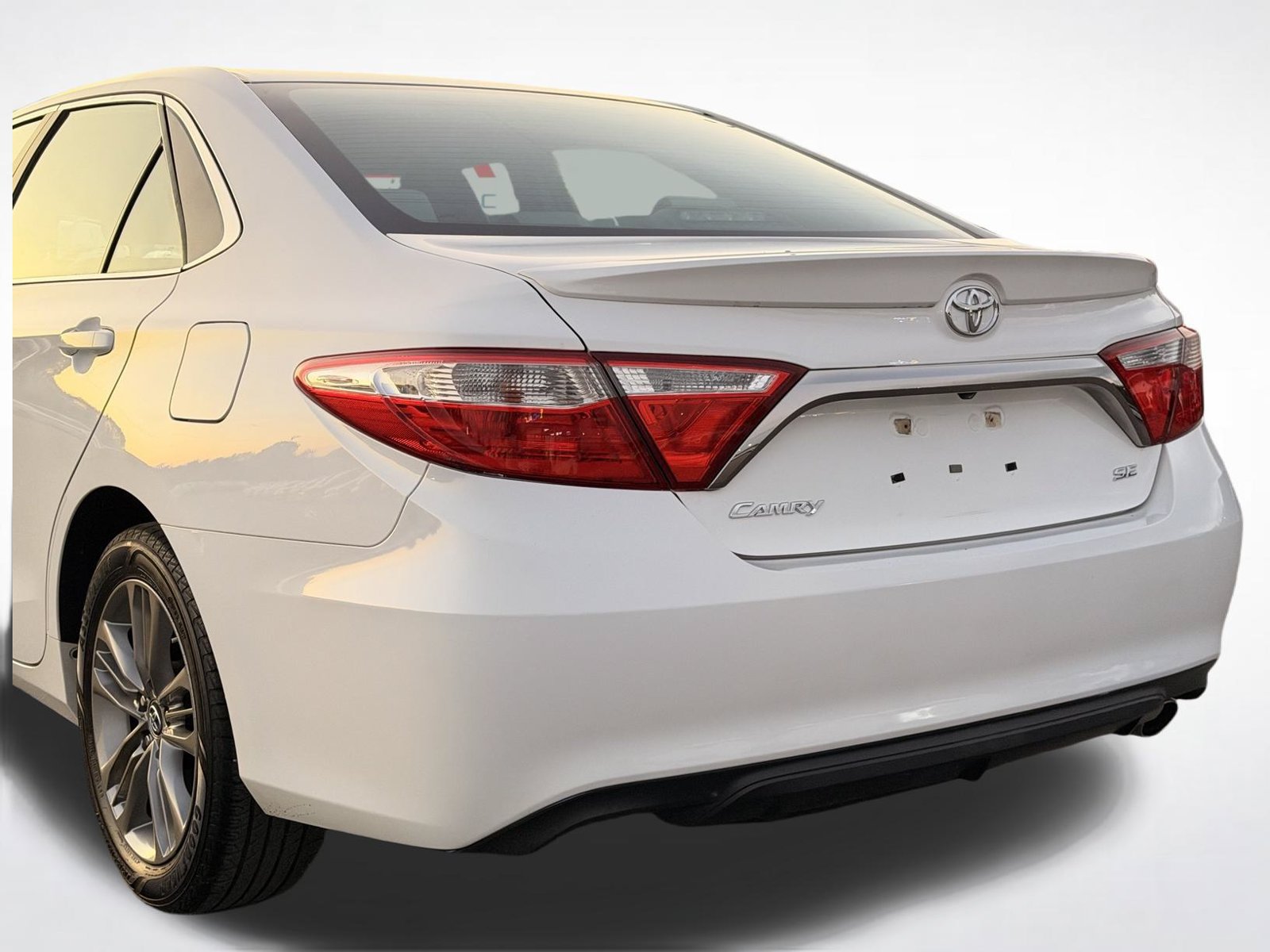 Used 2016 Toyota Camry SE FWD image 3