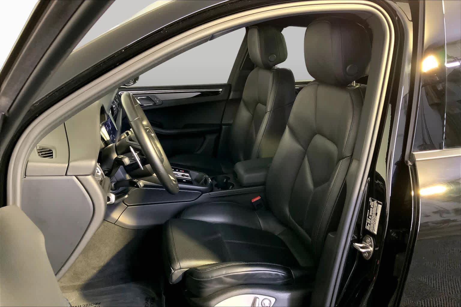 Used 2023 Porsche Macan Turbo AWD/4WD image 9