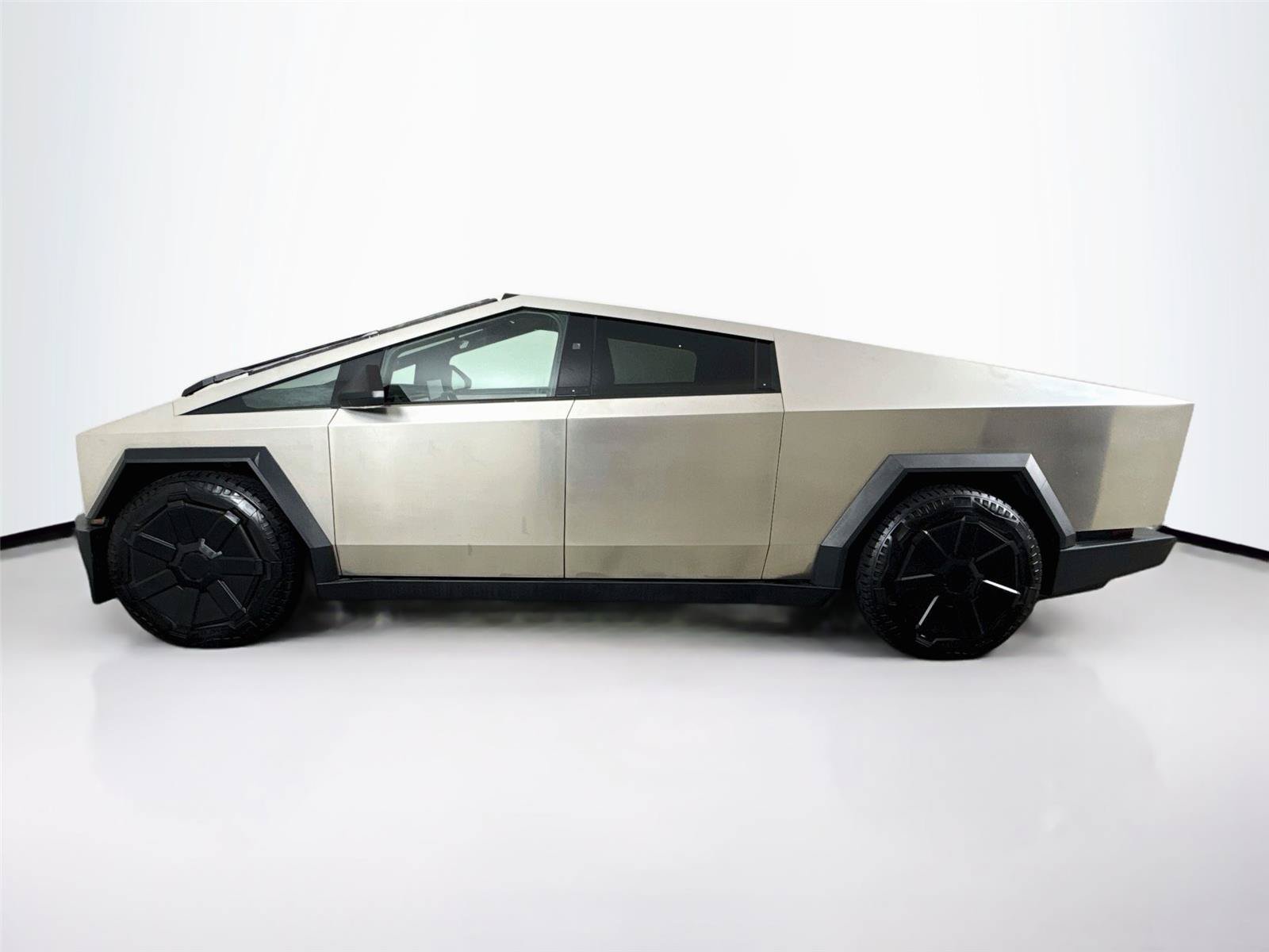 Used 2024 Tesla Cybertruck Cyberbeast AWD/4WD image 2