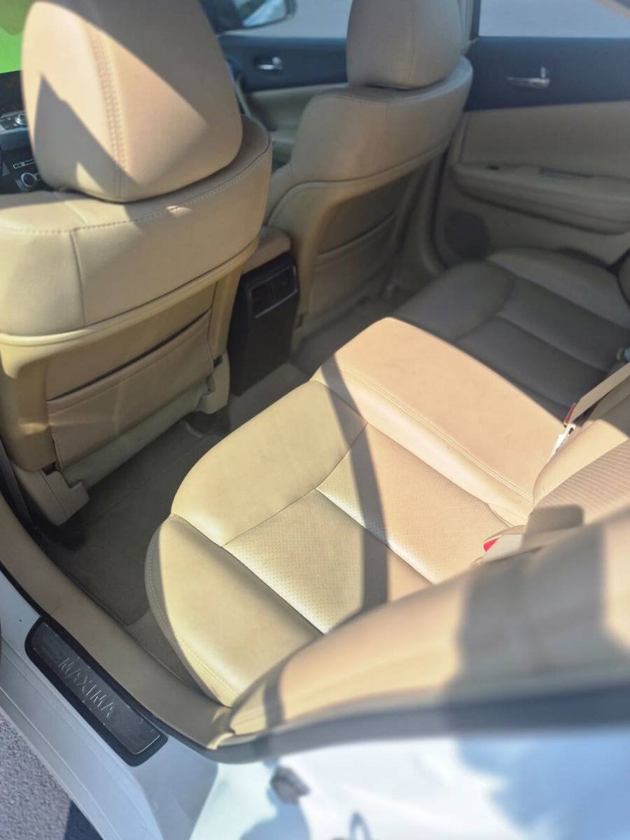 Used 2010 Nissan Maxima 3.5 SV w/ Cold Pkg FWD image 9