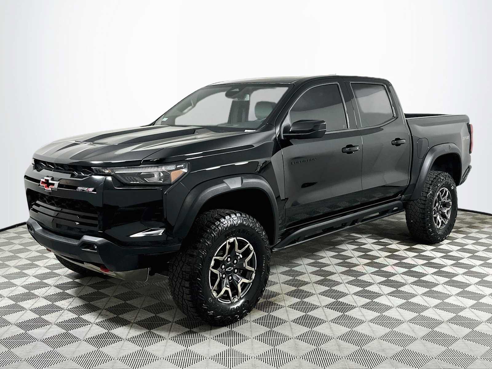 Used 2024 Chevrolet Colorado ZR2 AWD/4WD image 3