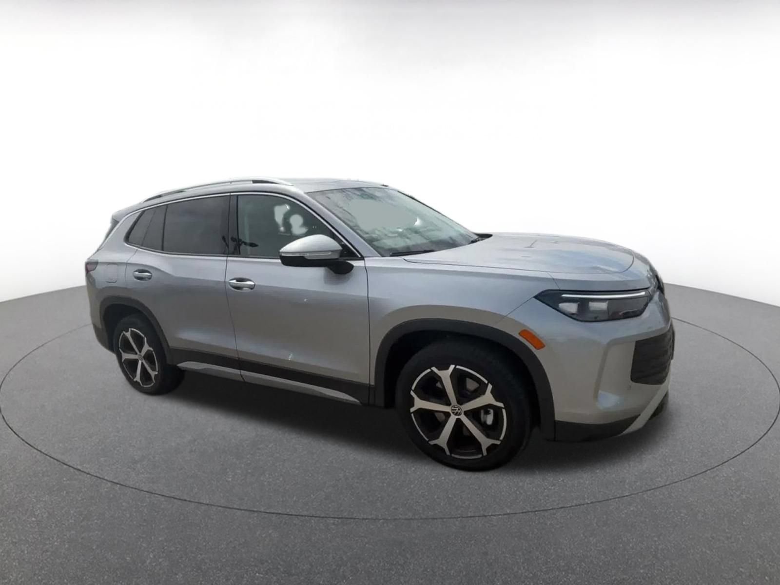 Used 2026 Volkswagen Tiguan SE AWD/4WD image 2