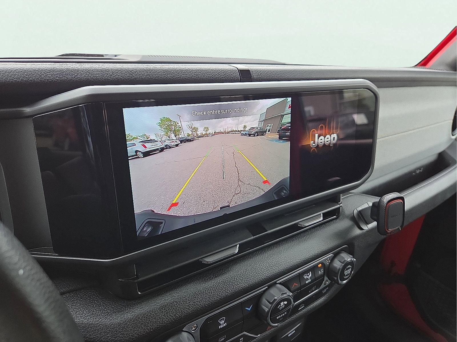 Used 2025 Jeep Gladiator Sport AWD/4WD image 17