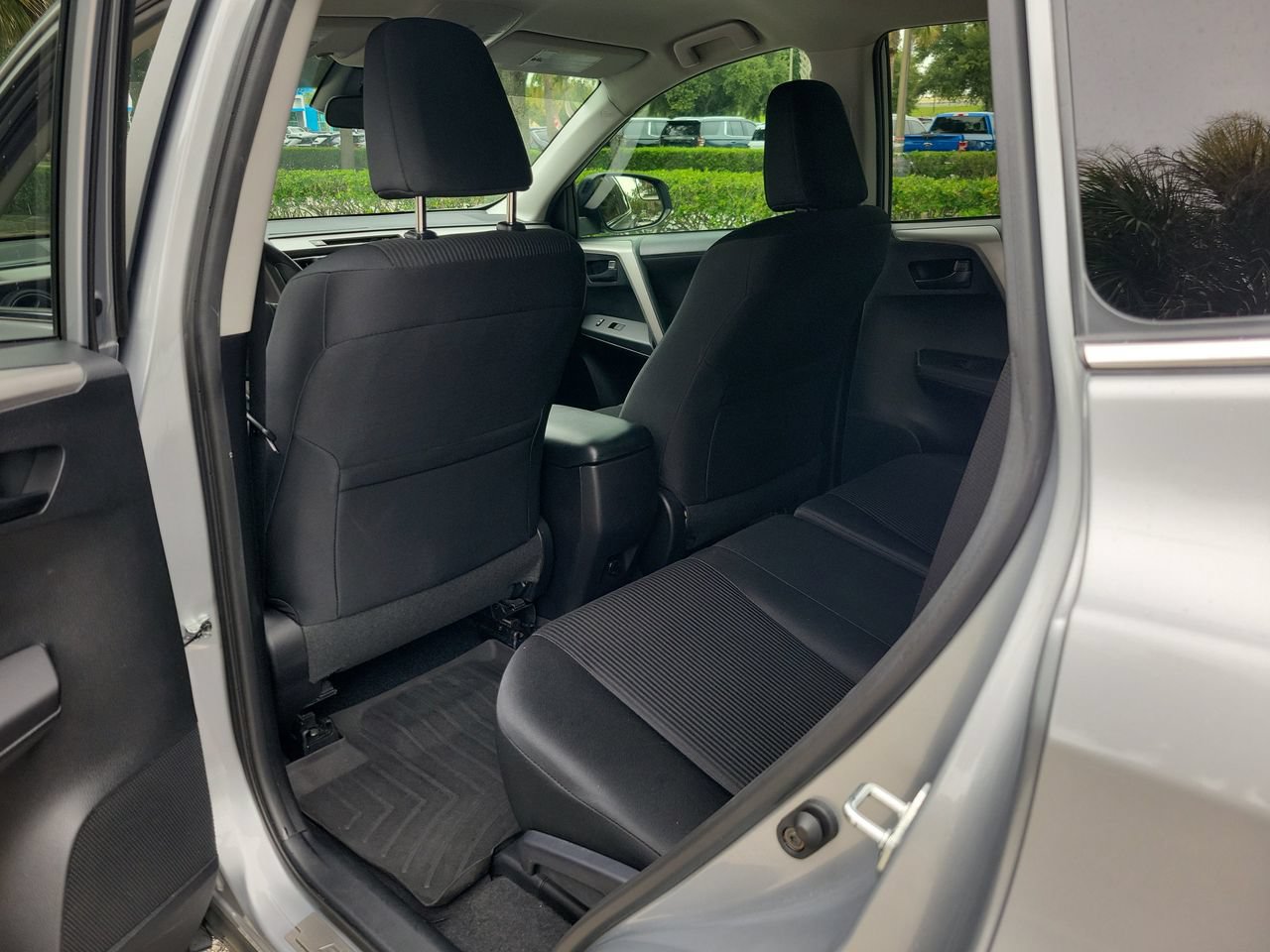 Used 2017 Toyota RAV4 LE FWD image 9