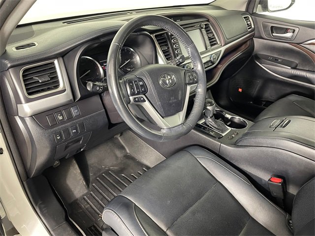 Used 2015 Toyota Highlander Limited image 3