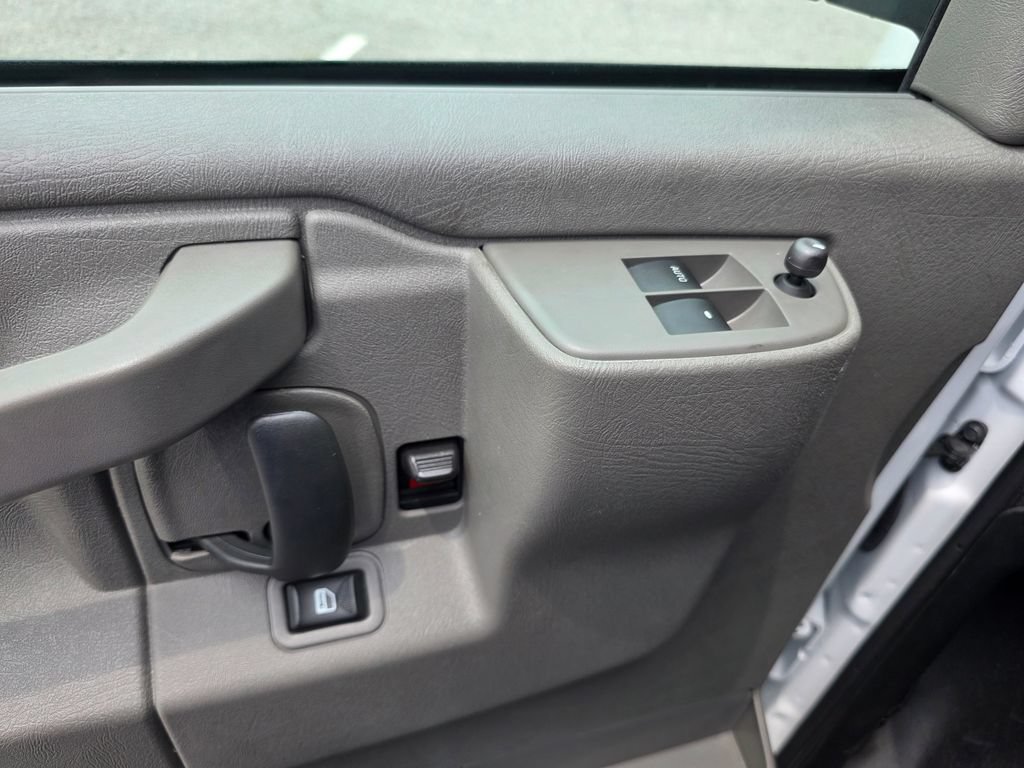 Certified 2025 Chevrolet Express 2500 w/ Driver Convenience Package RWD image 15