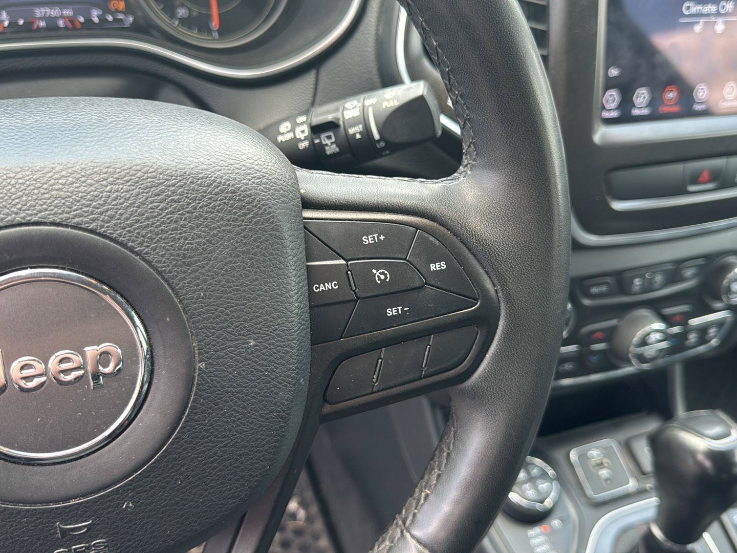 Used 2022 Jeep Cherokee Trailhawk AWD/4WD image 19