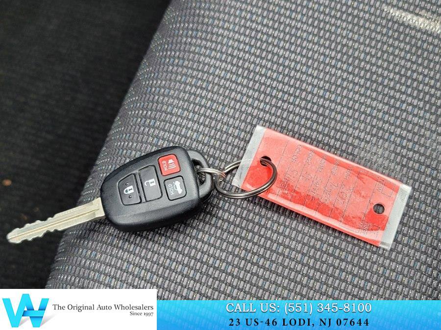 Used 2017 Toyota Corolla SE w/ Carpet Mat Package (TMS) image 21