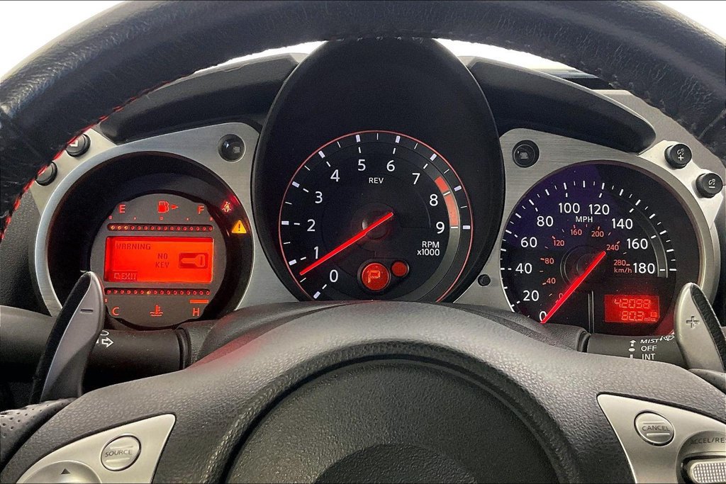 Used 2018 Nissan 370Z Touring RWD image 24