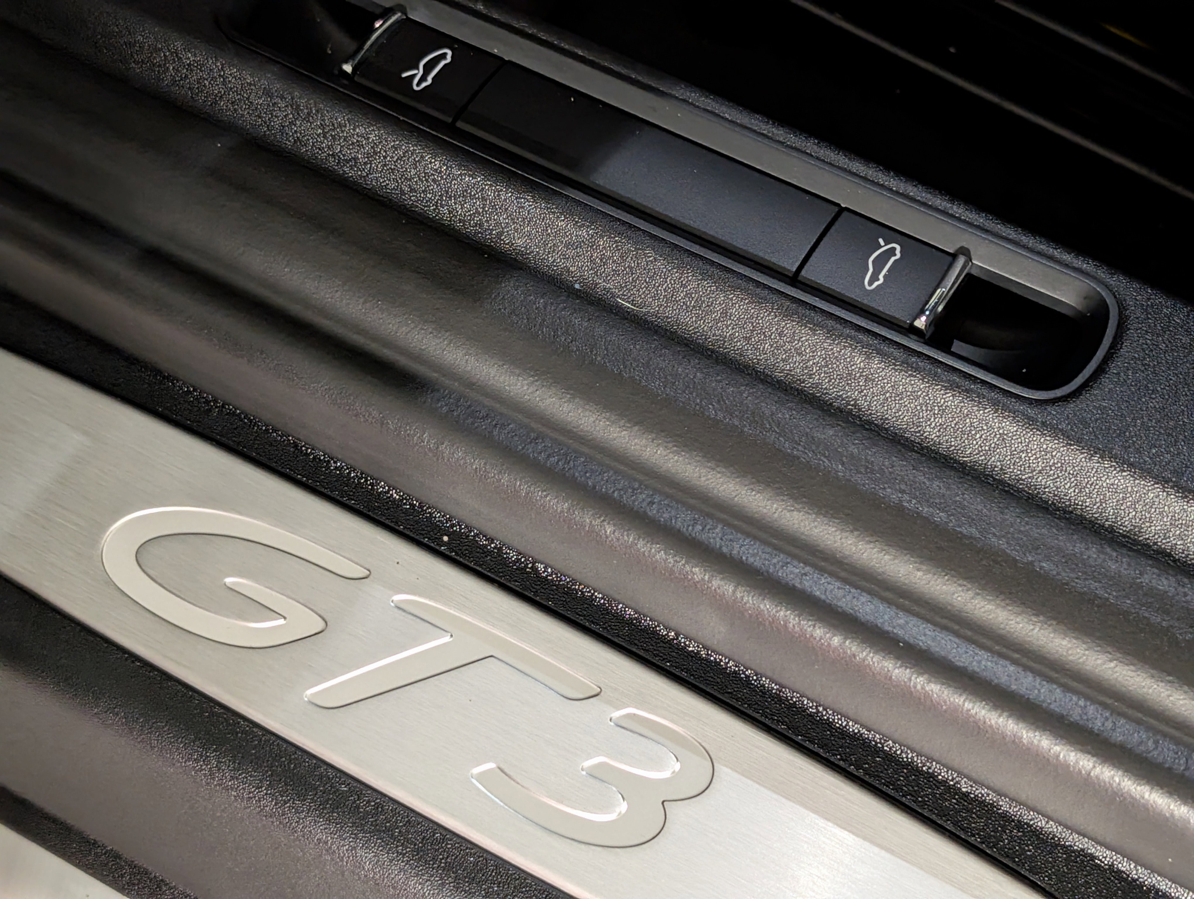 Certified 2018 Porsche 911 GT3 RWD image 19