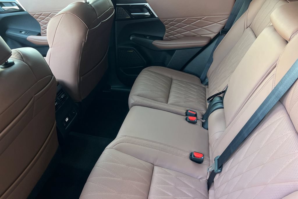 New 2026 Mitsubishi Outlander SEL FWD image 13