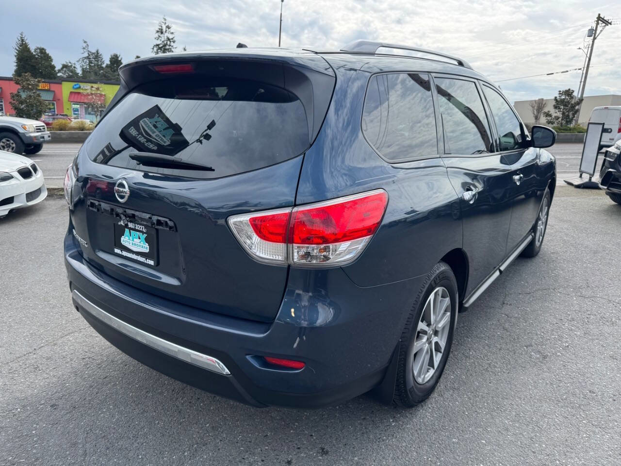 Used 2015 Nissan Pathfinder S FWD image 3
