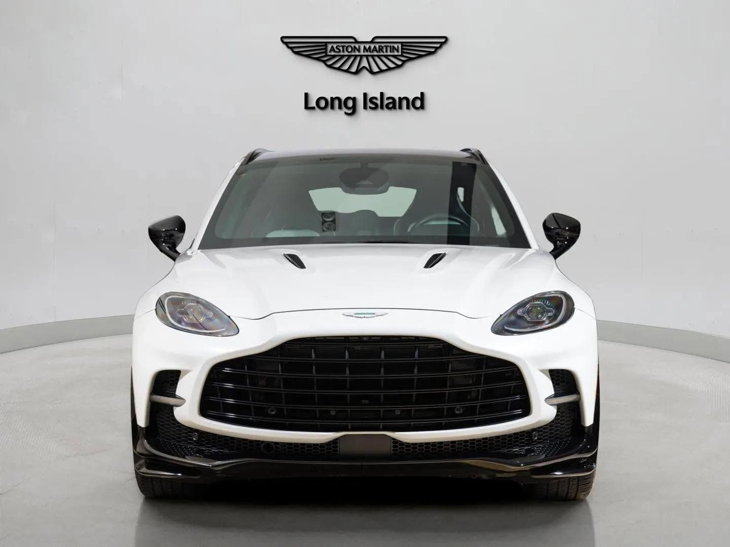 Used 2025 Aston Martin DBX 707 image 2