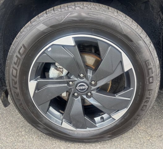 Used 2025 Nissan Rogue SV AWD/4WD image 19