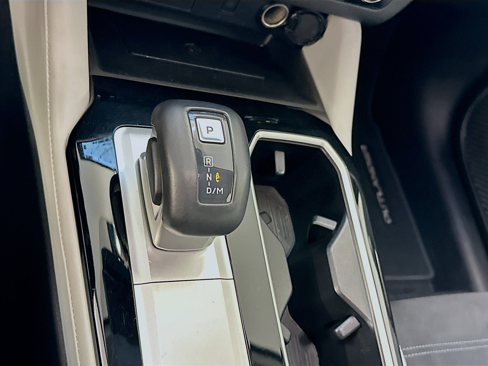 Used 2025 Mitsubishi Outlander SE image 25