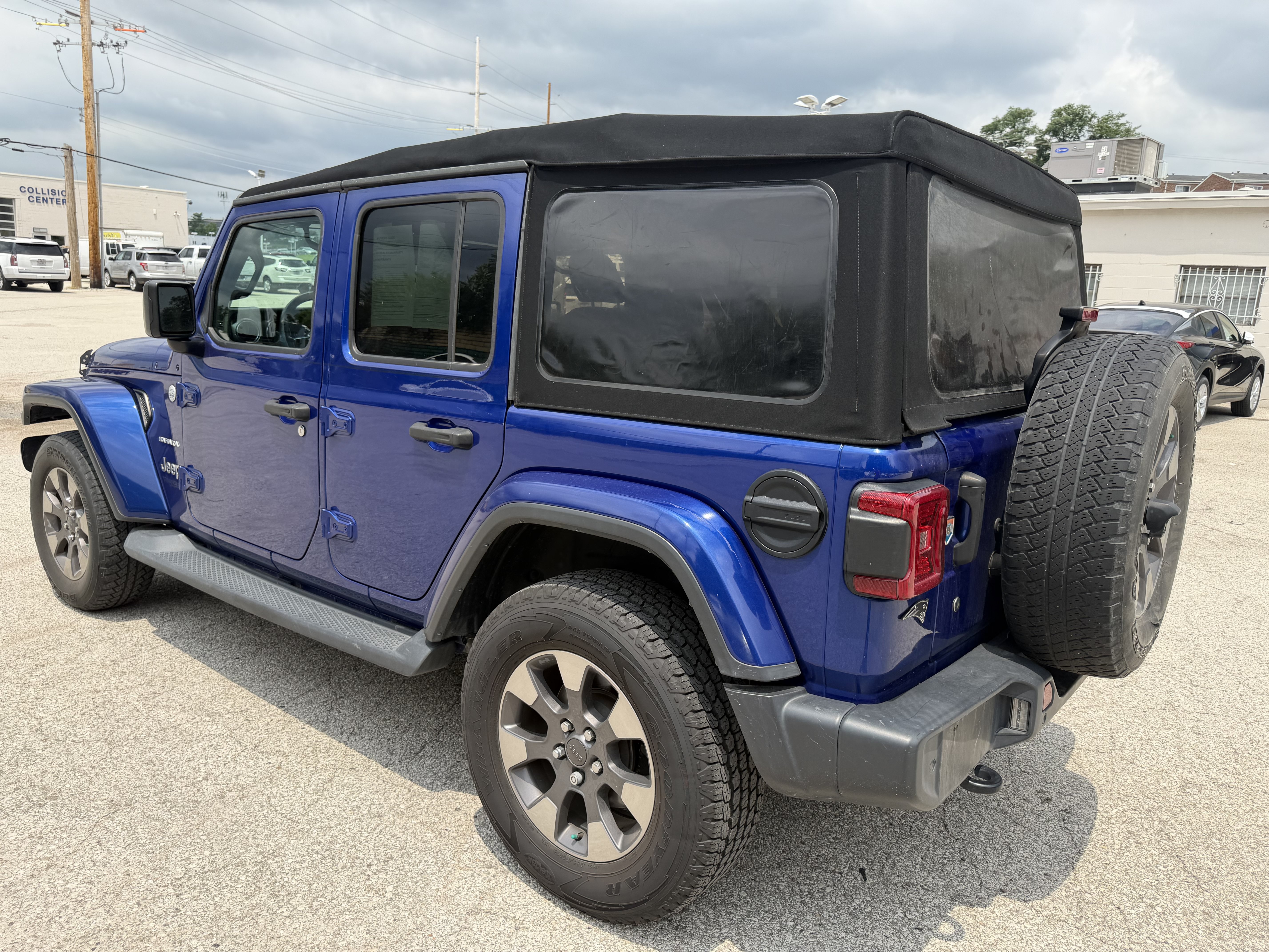 Used 2018 Jeep Wrangler Unlimited Sahara AWD/4WD image 5