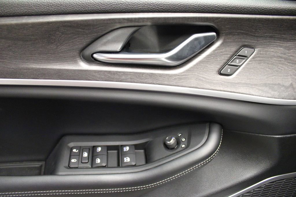 New 2025 Jeep Grand Cherokee L Limited w/ Black Appearance Package image 26