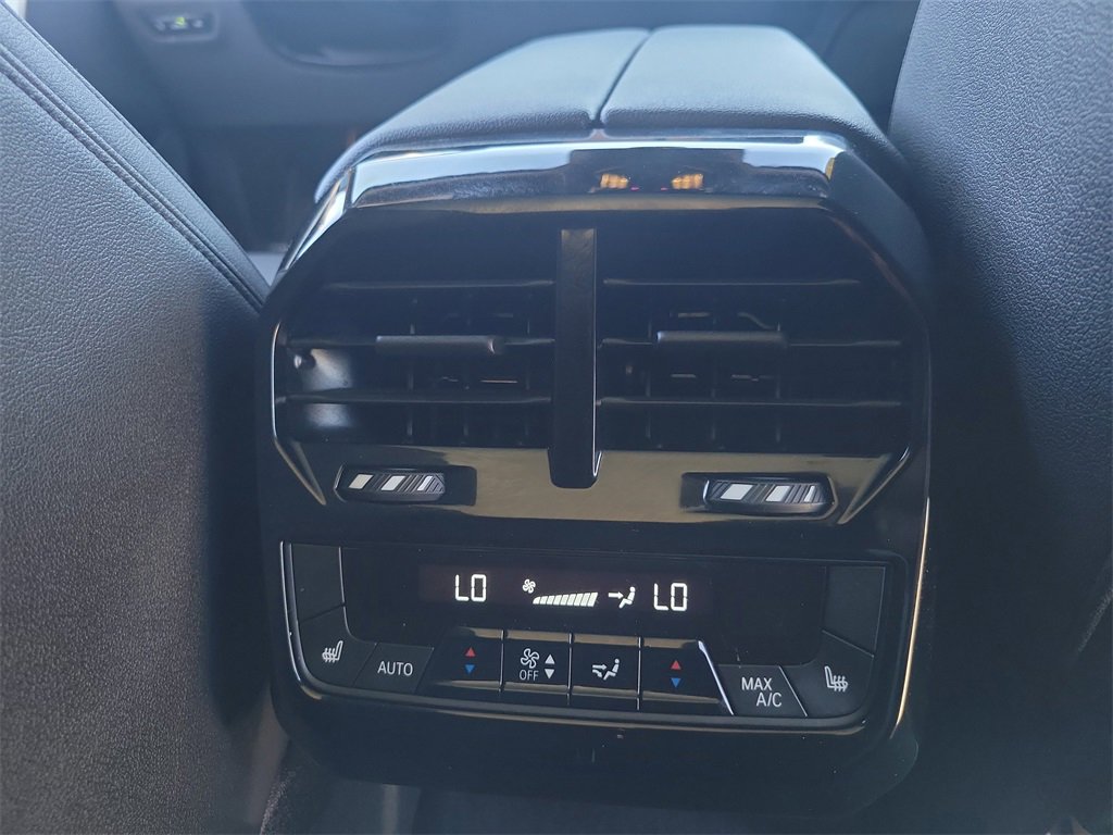 Used 2023 BMW iX xDrive50 image 24