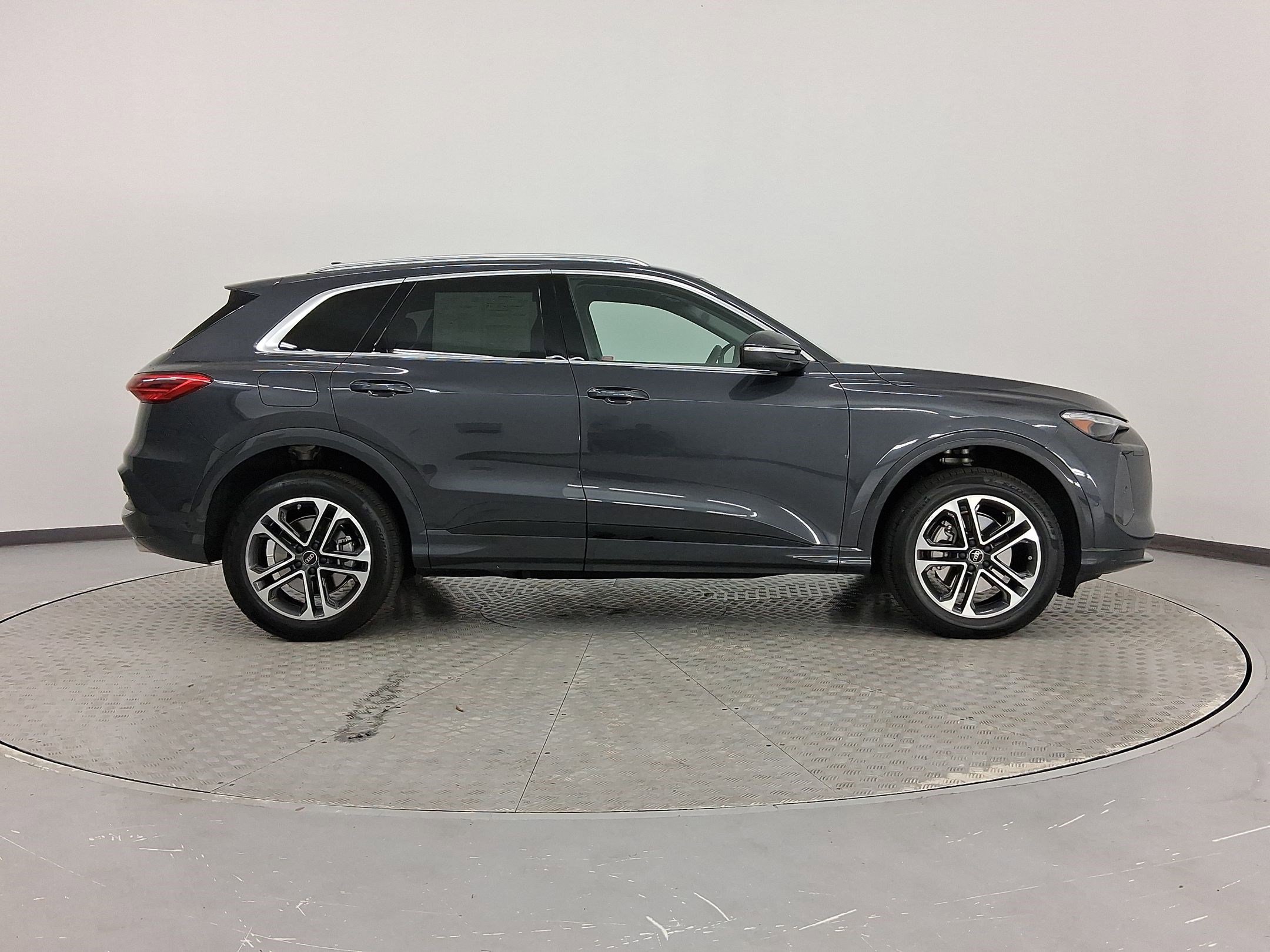 Used 2025 Audi Q5 Premium Plus w/ Premium Plus image 8