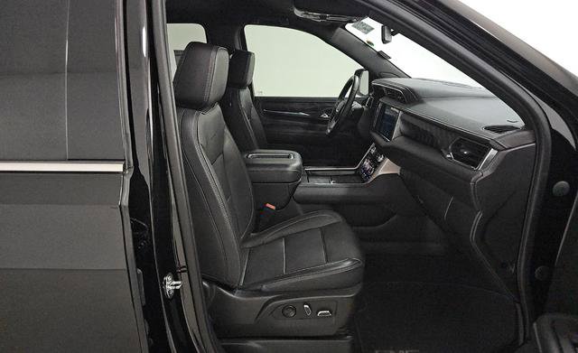 Used 2023 GMC Yukon XL Denali AWD/4WD image 12