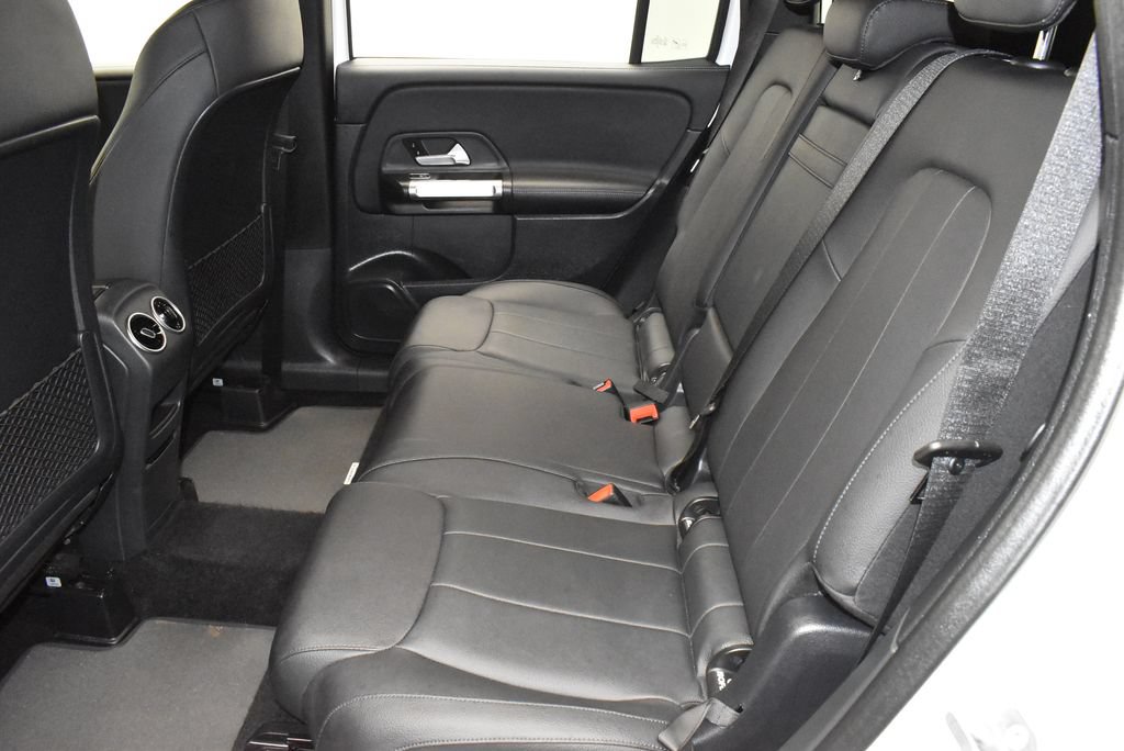 Used 2025 Mercedes-Benz GLB 250 4MATIC image 32