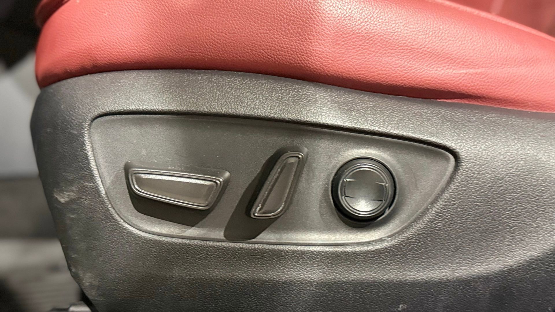 Used 2025 Toyota RAV4 XLE w/ Convenience Package image 40