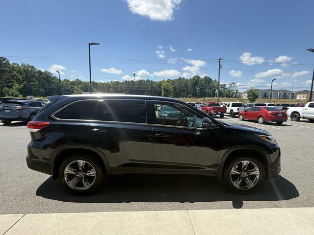 Used 2017 Toyota Highlander Limited AWD/4WD image 7