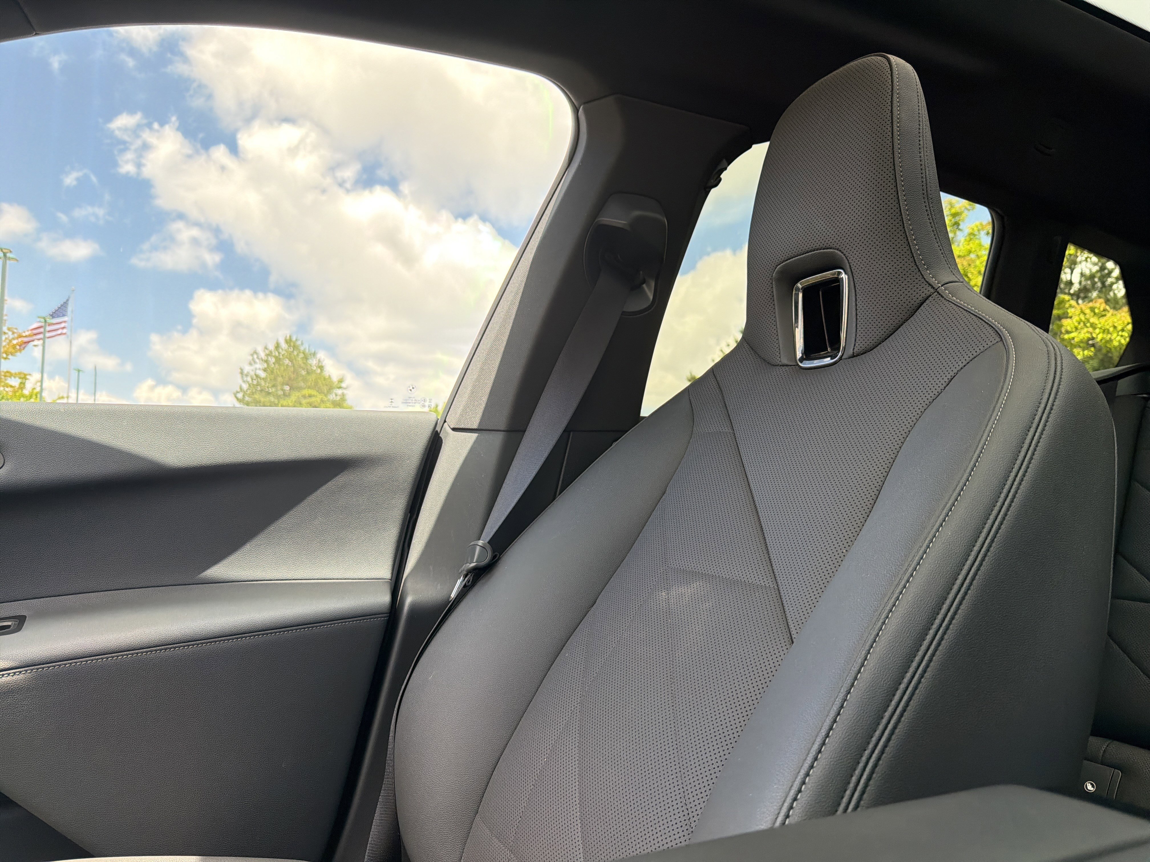 Used 2025 BMW iX xDrive50 AWD/4WD image 48
