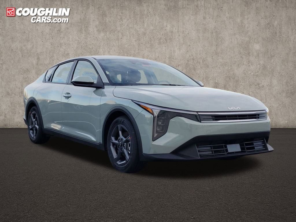 New 2025 Kia K4 LXS