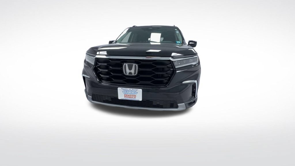 Used 2024 Honda Pilot Touring image 3