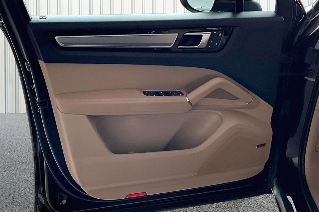 Used 2023 Porsche Cayenne S Platinum image 17