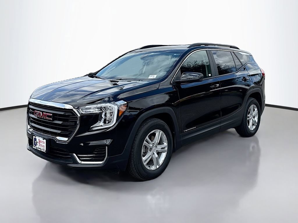 Used 2024 GMC Terrain SLE w/ Driver Convenience Package FWD image 3