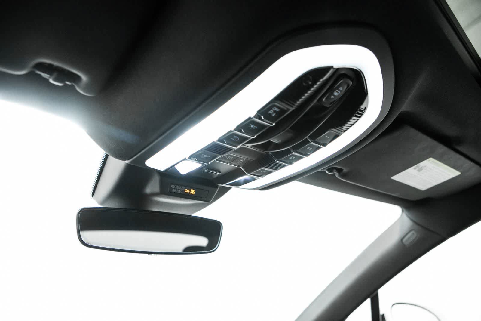 Certified 2025 Porsche Macan AWD/4WD image 28