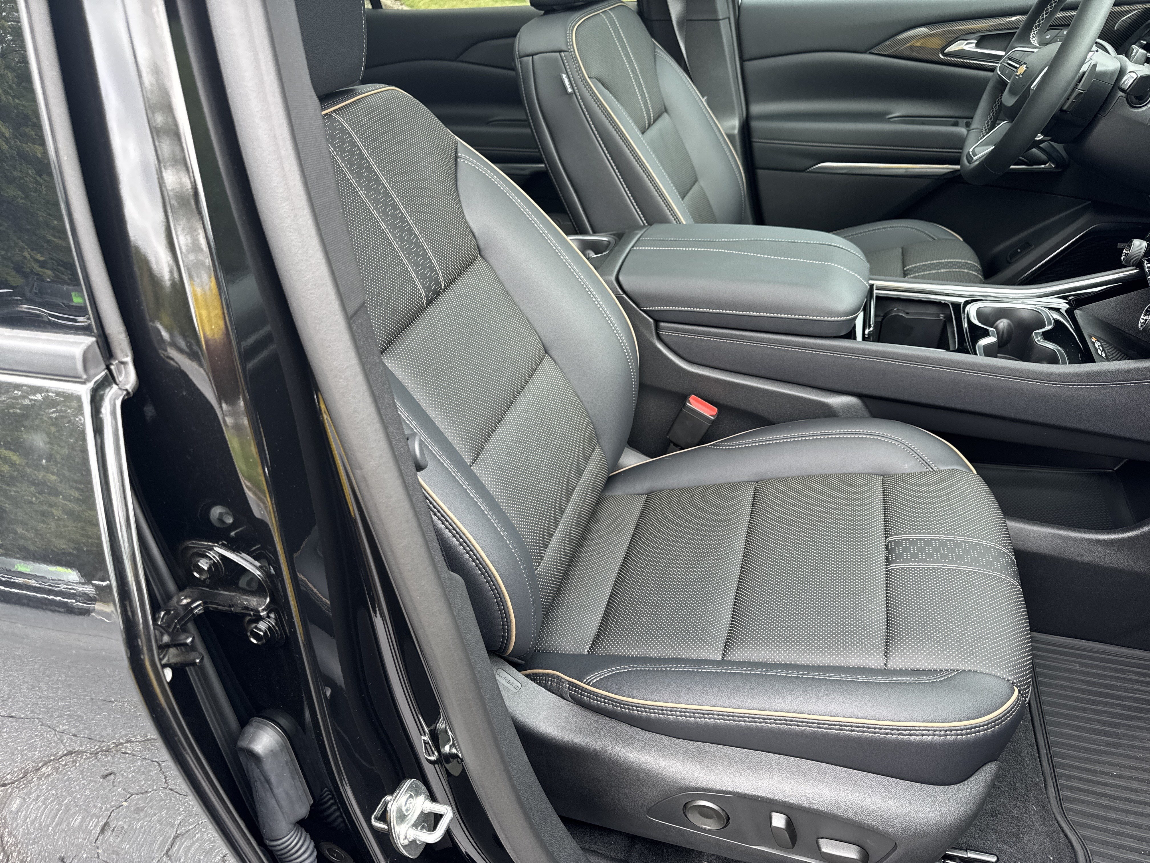New 2026 Chevrolet Traverse High Country FWD image 13