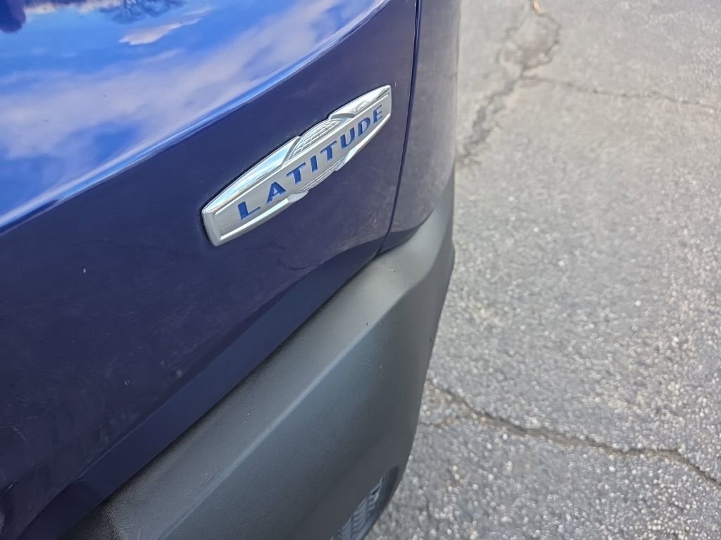 Used 2017 Jeep Renegade Latitude w/ Popular Equipment Group image 12