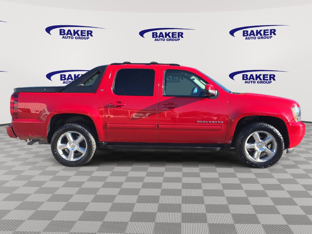 Used 2011 Chevrolet Avalanche LT AWD/4WD image 4