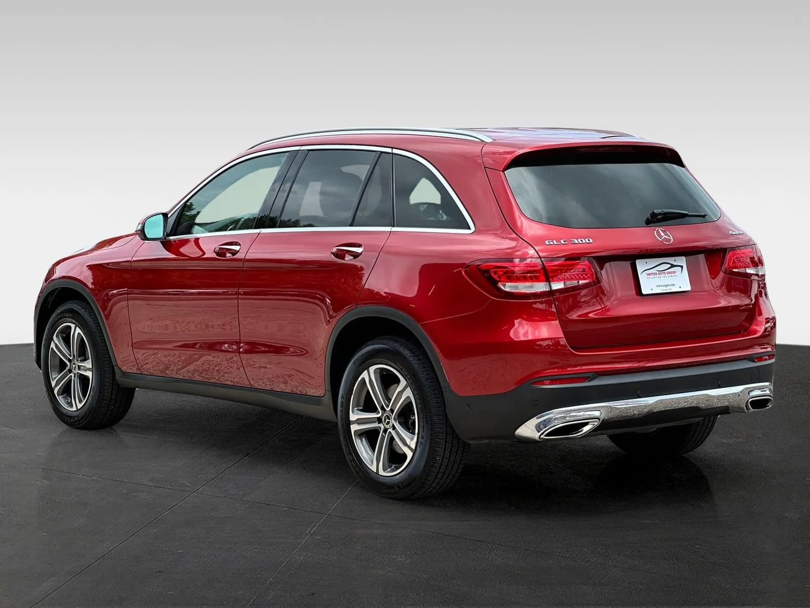 Used 2018 Mercedes-Benz GLC 300 4MATIC w/ Premium Package image 5