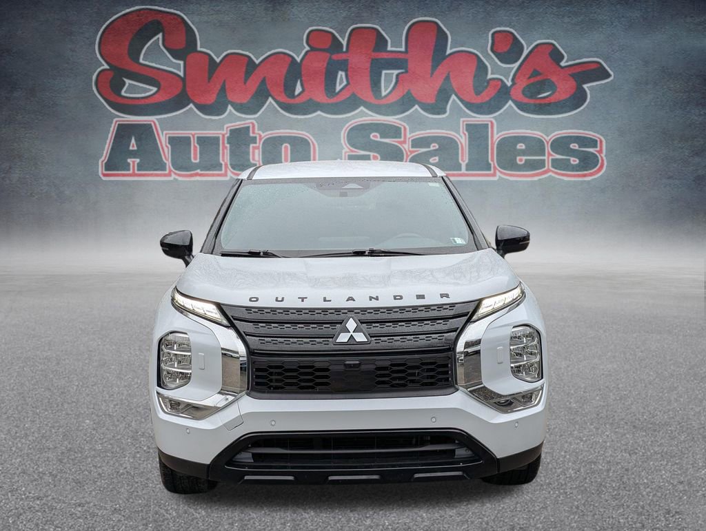Used 2024 Mitsubishi Outlander SE image 2