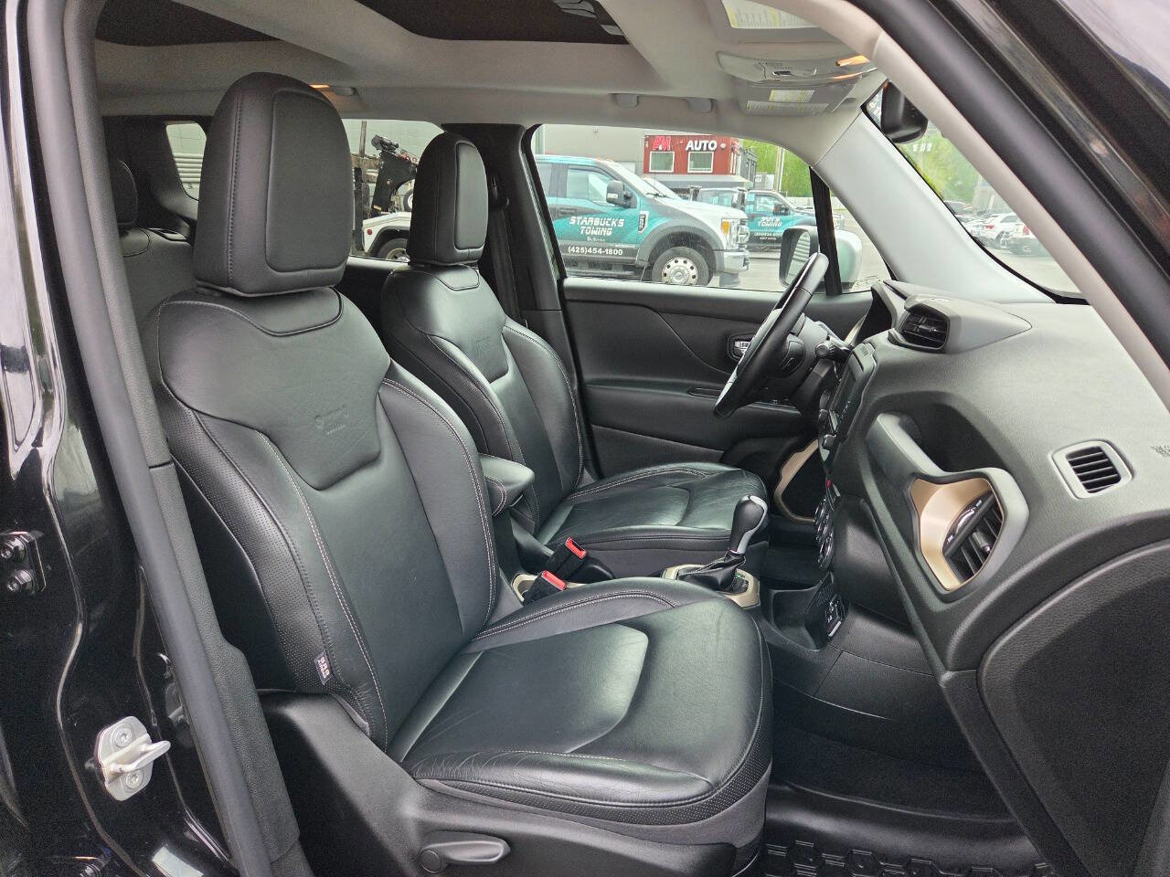 Used 2016 Jeep Renegade Limited FWD image 18