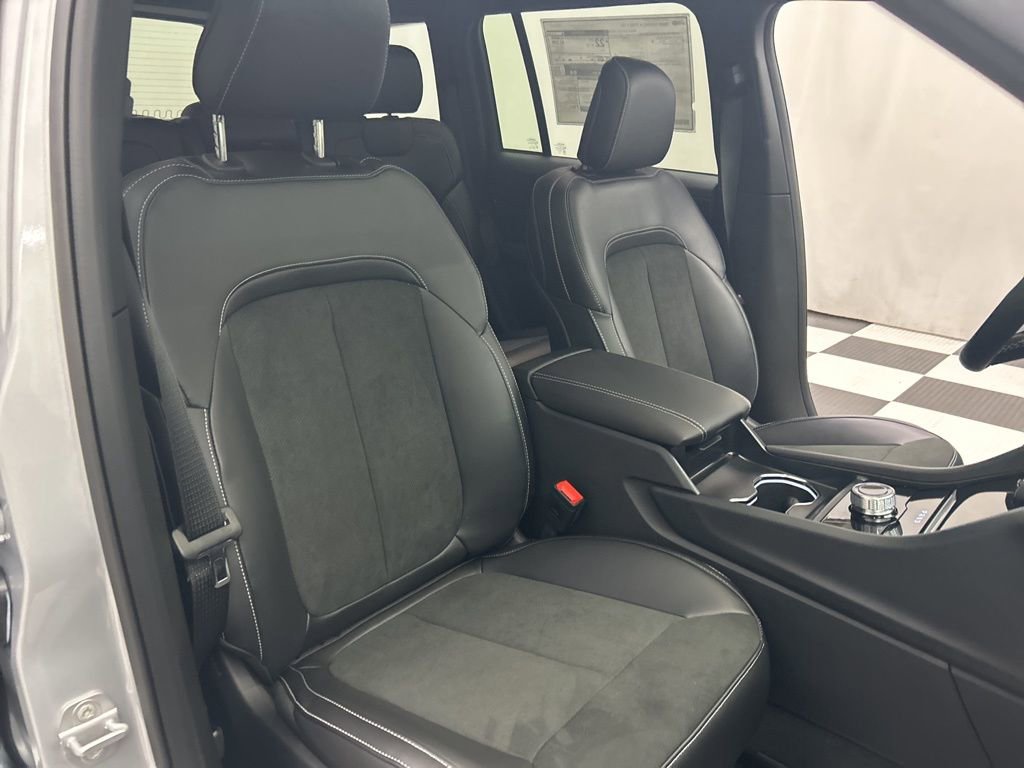 New 2025 Jeep Grand Cherokee Altitude AWD/4WD image 29